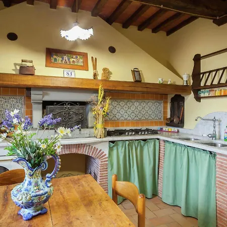 Tuscan Farmhouse In Castiglione Di Garfagnana With Garden Castiglione di Garfagnana